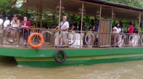 Floating restaurant in Loboc River